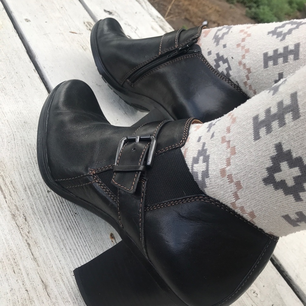 Black booties sofft 9